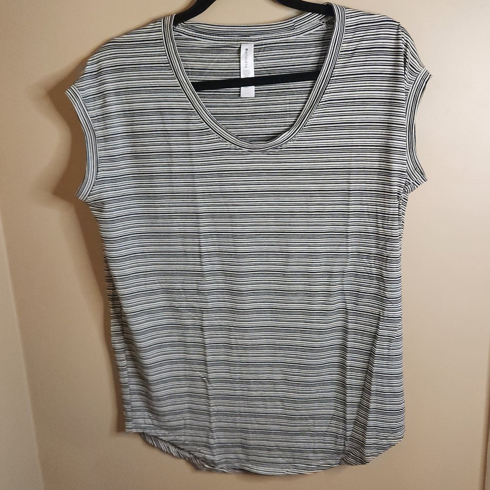 Athleta Cloudlight Stratus Striped Tee Black White Scoop Neck Cap Sleeve XXS